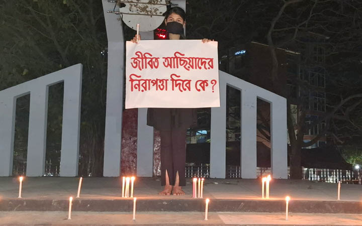 জীবিত আছিয়াদের নিরাপত্তার দাবিতে স্কুল শিক্ষার্থীর অবস্থান