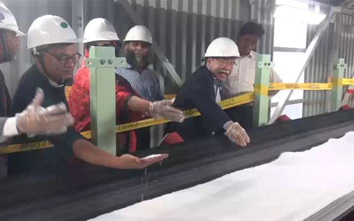 কৃষককে আর সারের পেছনে দৌঁড়াতে হবে না: শিল্পমন্ত্রী