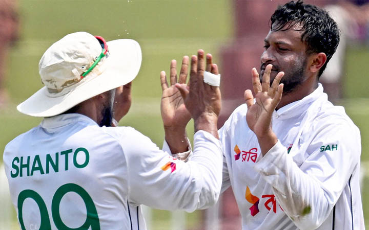 সাকিবের জোড়া আঘাত, জয়ের স্বপ্ন নিয়ে মধ্যাহ্নভোজে বাংলাদেশ