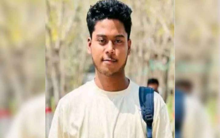 পরীক্ষা কেন্দ্রে ঢুকে কামড় দিলো সাপ, হাসপাতালে পরীক্ষার্থী