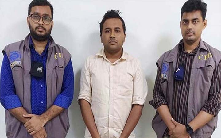 এবার ‘টুয়েন্টিফোর টিকেটি ডটকম’এর পরিচালক গ্রেপ্তার