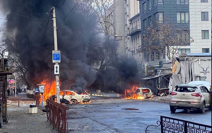 খেরসনে রাশিয়ার বিমান হামলা, নিহত ১০