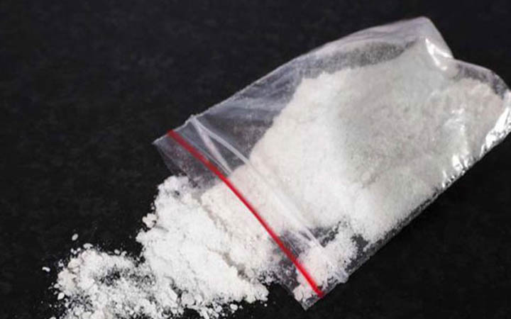 স্যান্ডেলের ভেতরে ২১ লাখ টাকার হেরোইন