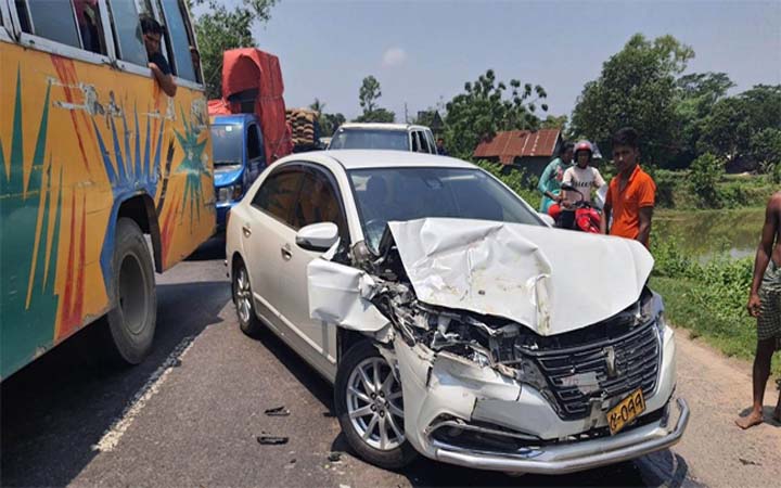 অল্পের জন্য বেঁচে গেলেন পাকিস্তানের ডেপুটি হাই কমিশনার