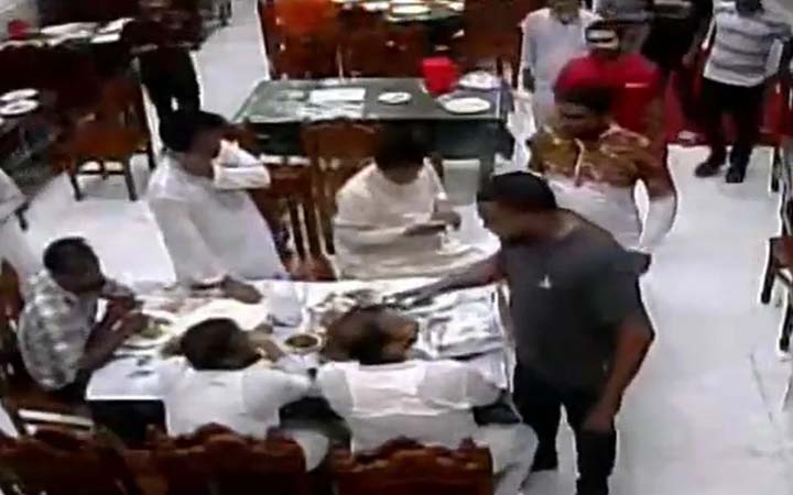 নাটোরে দুর্বৃত্তের হামলায় উপজেলা চেয়ারম্যান-ছাত্রলীগ নেতা আহত