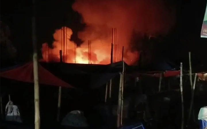 গাইবান্ধায় আগুনে পুড়ল ১০টি দোকান