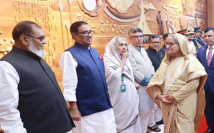নয়াদিল্লির উদ্দেশ্যে দেশত্যাগ প্রধানমন্ত্রীর