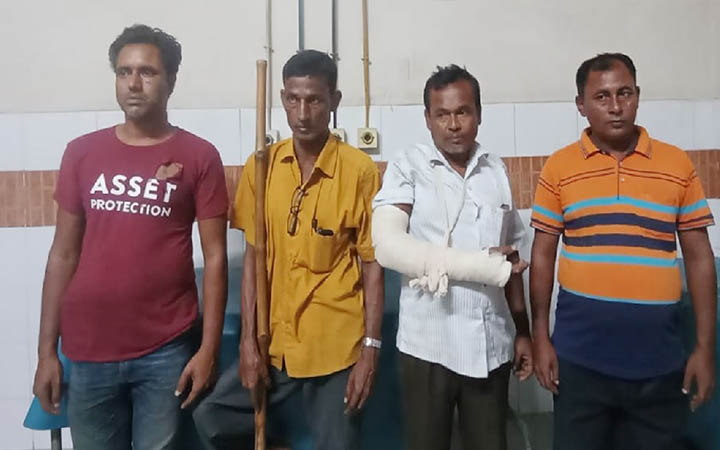 ৪ ইউপি সদস্যকে বেধড়ক পেটালেন চেয়ারম্যান