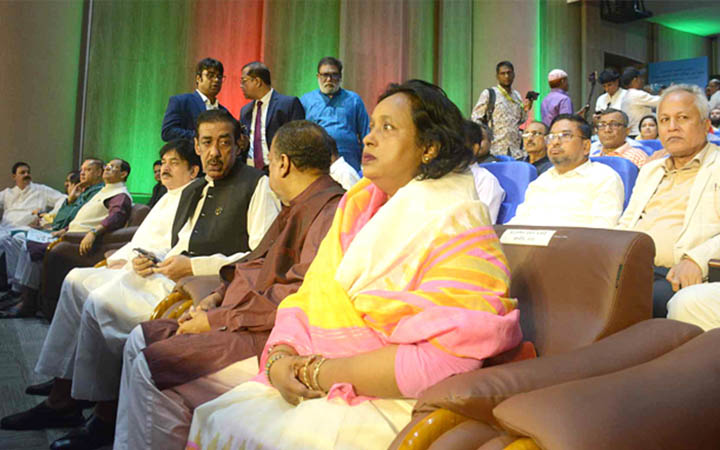 একসঙ্গে বসলেন শামীম-আইভী