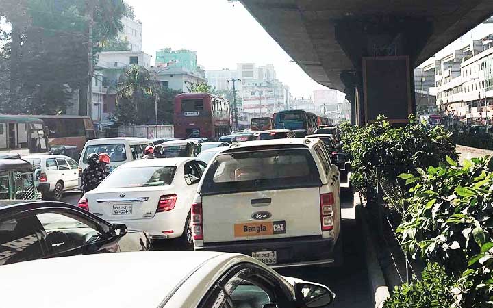 রাজধানীতে ঢিলেঢালা হরতাল, বেড়েছে যান চলাচল