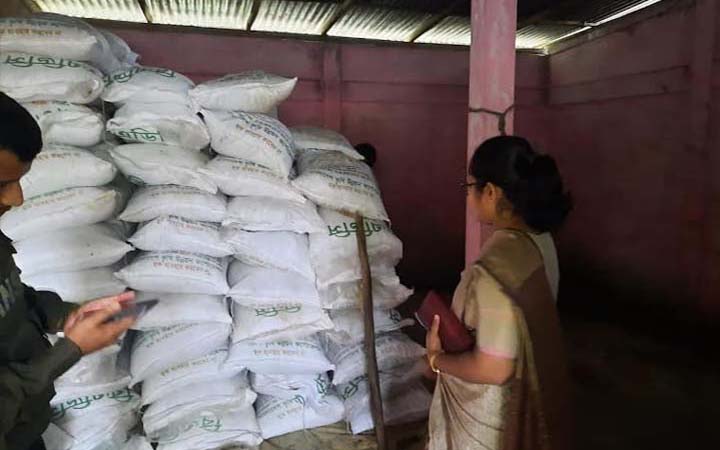 এক গুদামেই মিলল ২৯১ মেট্রিক টন চালের অবৈধ মজুত