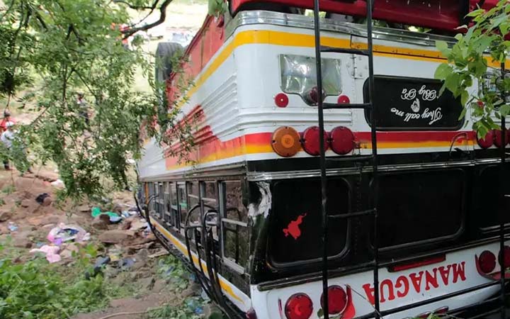 নিকারাগুয়ায় বাস উল্টে নিহত ১৯