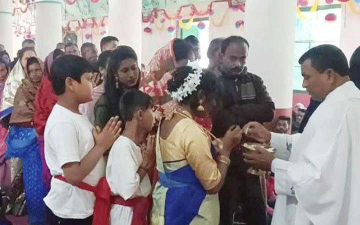 মঙ্গল কামনার মধ্য মেহেরপুরে বড়দিন উদযাপন
