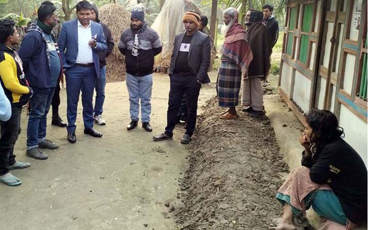 শিকলবন্দী ৪ সন্তানের জননীকে চিকিৎসার প্রতিশ্রুতি ইউএনও'র