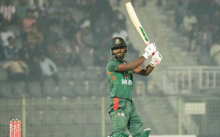 অভিষেক ম্যাচেই জাকেরের চমক