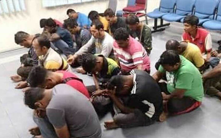 মালয়েশিয়ায় ১০ বাংলাদেশি আটক