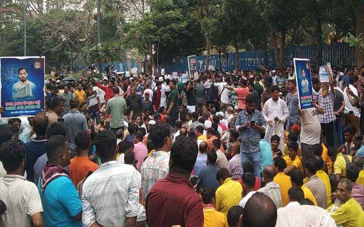 ইশরাককে মেয়র পদে বসানোর দাবিতে ২য় দিনের মতো সড়কে অবস্থান