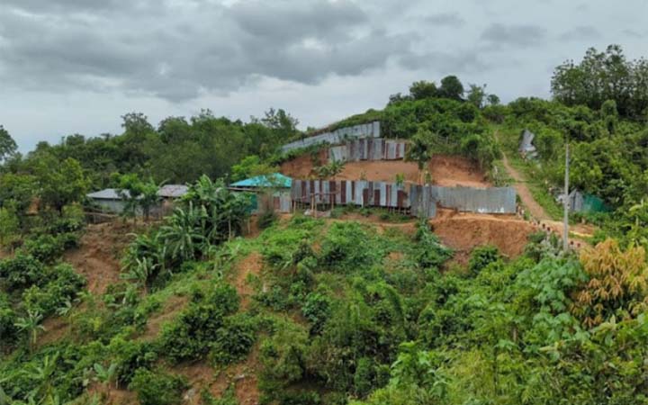 বান্দরবানে পাহাড় ধসের শঙ্কা, প্রশাসনের মাইকিং