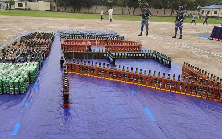 কোস্টগার্ড এবার ধ্বংস করল ৪ কোটি টাকা মূল্যের মাদকদ্রব্য