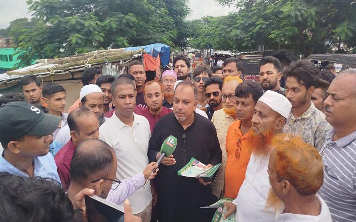 উজিরপুরে রাষ্ট্র কাঠামোর মেরামতে বিএনপির ৩১ দফার লিফলেট বিতরণ