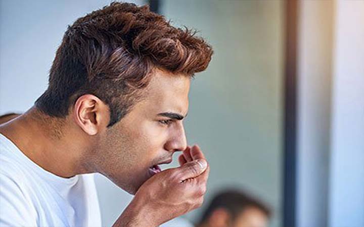 মুখের দুর্গন্ধেও সচেতন হন
