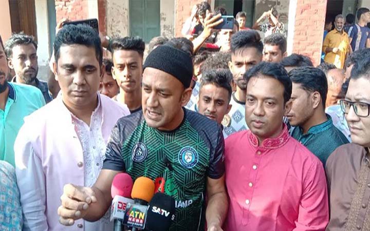 আইসিইউতে থাকা ফুটবলকে বাঁচাতে চাই: ব্যারিস্টার সুমন
