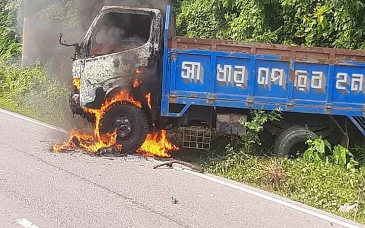 খাগড়াছড়িতে ট্রাকে আগুন