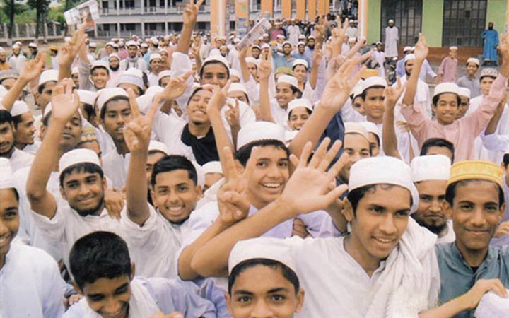 চাকরি হারাচ্ছেন প্রায় ২১ হাজার মাদরাসাশিক্ষক
