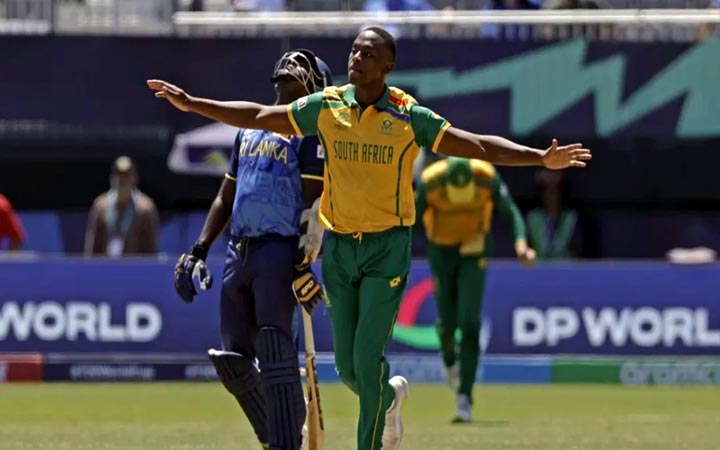 প্রোটিয়াদের বোলিং তোপে ৭৭ রানেই শেষ লঙ্কানরা