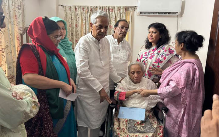 শিল্পী কল্যাণ ট্রাস্টের পক্ষ থেকে আর্থিক সহায়তা প্রদান