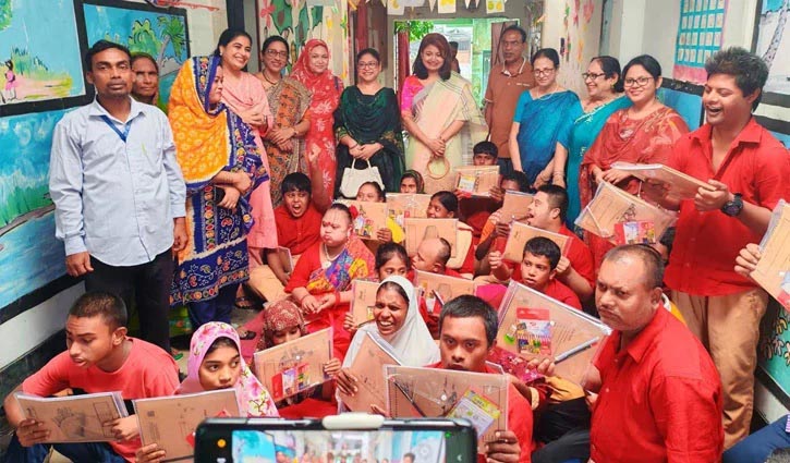 বিশেষ চাহিদাসম্পন্ন শিশুদের পাশে রাবির মহিলা ক্লাব