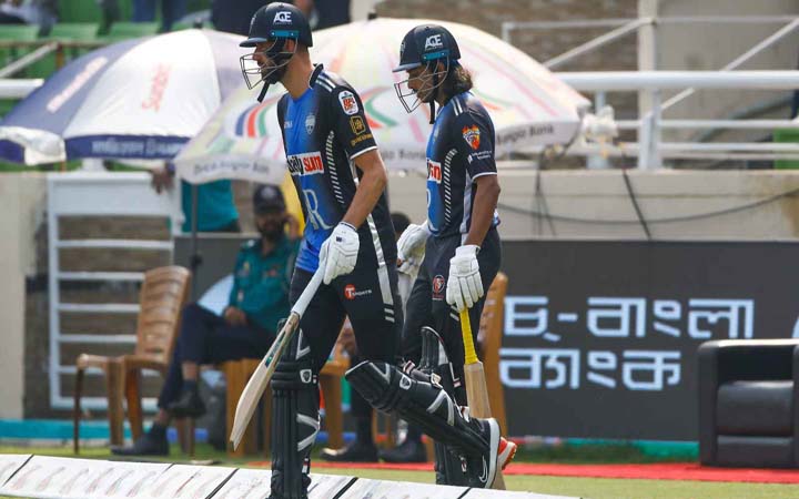 ৩২ রানে ৬ উইকেট হারিয়ে বিপাকে রংপুর