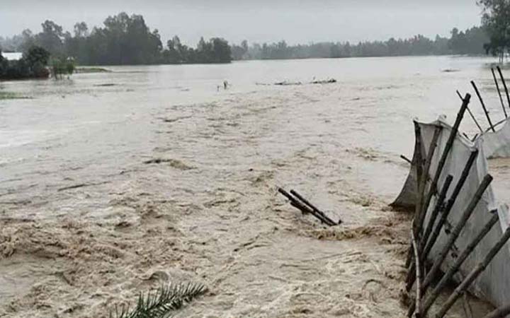 উজানের ঢলে ধেয়ে আসছে বন্যা, শেরপুরে নদীর পানি বিপৎসীমার ওপরে