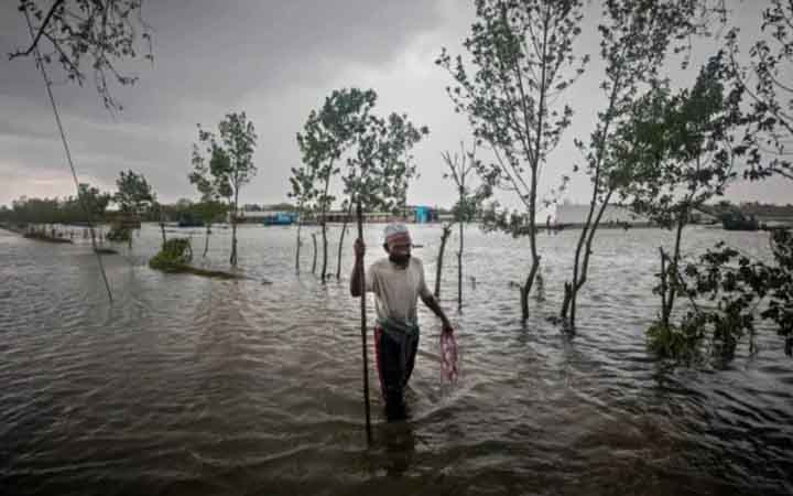 বাস্তুচ্যুত হতে পারে বাংলাদেশের ১ কোটি ৩৩ লাখ মানুষ: এডিবি
