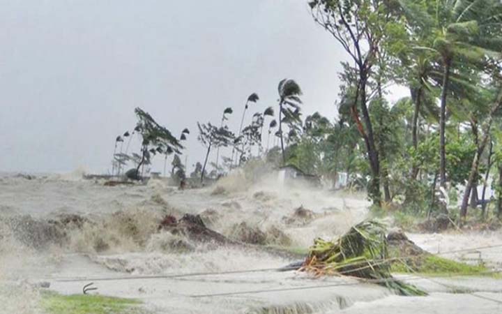 সাতক্ষীরায় ৩৫ হাজার লোককে সরিয়ে নেয়া হলো আশ্রয়কেন্দ্রে