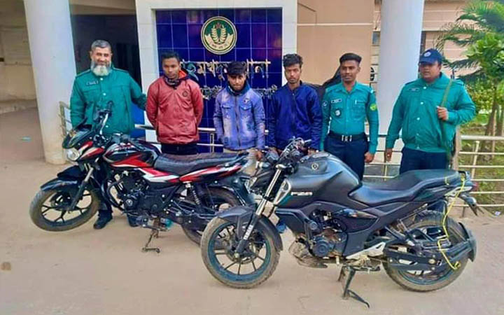 রাজশাহীতে চোরাই মোটরসাইকেলসহ গ্রেফতার ৩