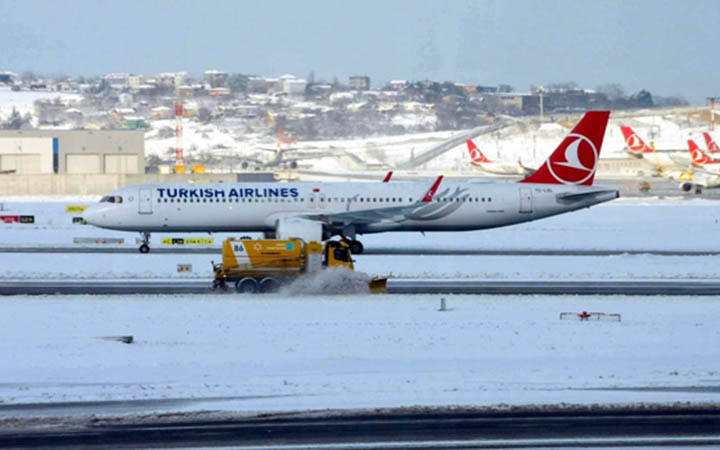 তুষার ঝড়ের কারণে ইস্তাম্বুলে দুই শতাধিক ফ্লাইট বাতিল