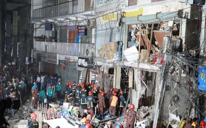 গুলিস্তানে বিস্ফোরণ : মারাত্মক চ্যালেঞ্জের মুখে উদ্ধারকাজ