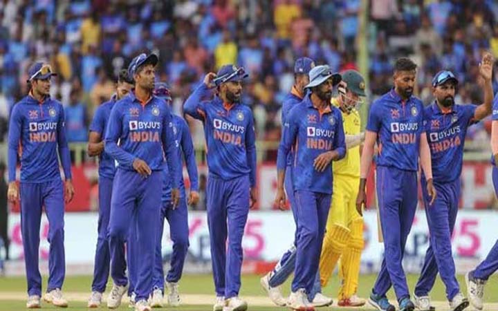 ১১ ওভারেই খেল খতম, লজ্জার রেকর্ড গড়লেন রোহিতরা