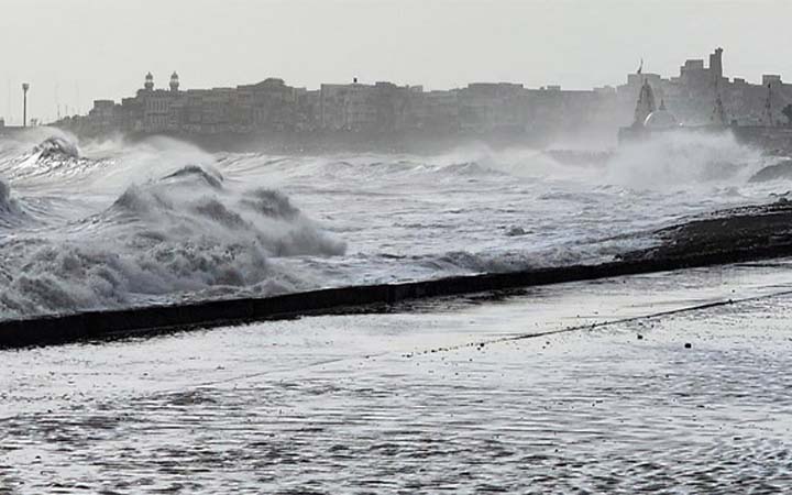 ঘূর্ণিঝড় ‘বিপর্যয়’ : গুজরাটে সরিয়ে নেওয়া হয়েছে ৩৮ হাজার মানুষকে