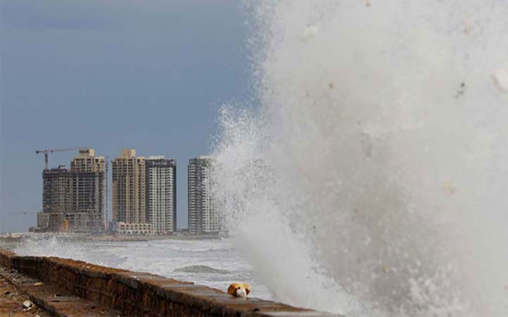ঘূর্ণিঝড় ‘বিপর্যয়ের’ ব্যাপক প্রভাব ভারত-পাকিস্তানে