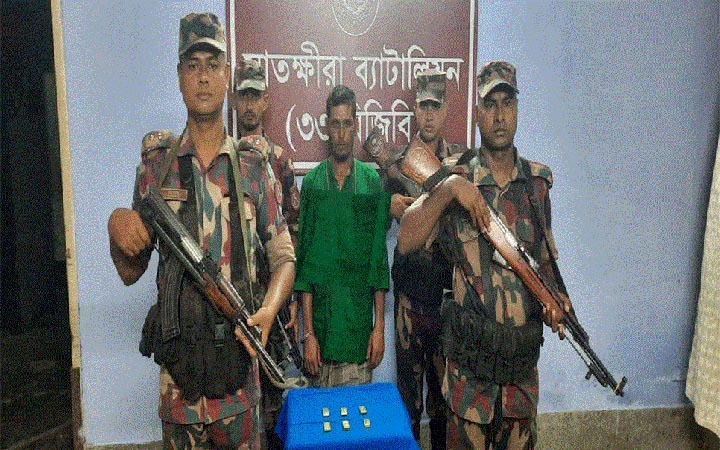 সাতক্ষীরায় ৬ স্বর্ণের বারসহ আটক ১