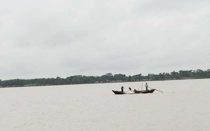 বরিশালে তিন নদীর পানি বিপৎসীমার উপরে