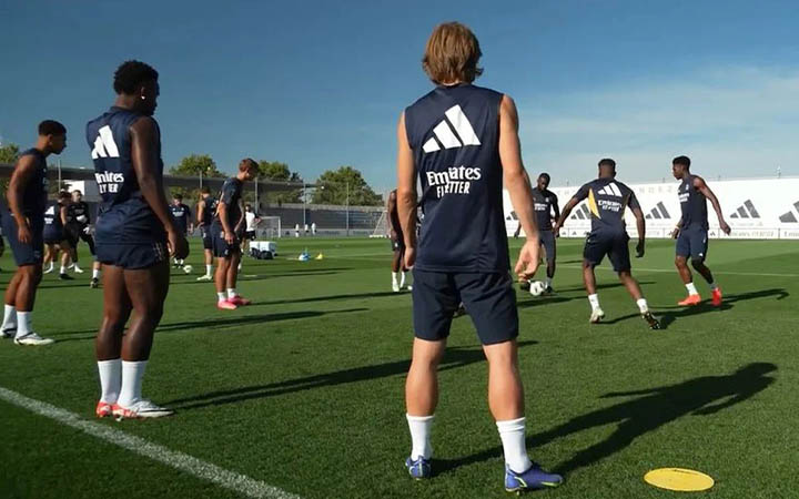 রাতে মাঠে নামছে রিয়াল