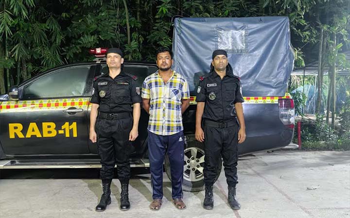 নোয়াখালীতে হত্যা মামলার পলাতক আসামি গ্রেফতার