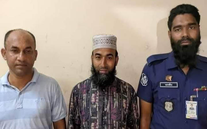 বঙ্গবন্ধু স্মৃতি পাঠাগারে অগ্নিসংযোগ: নোয়াখালীতে ইউপি চেয়ারম্যান গ্রেফতার