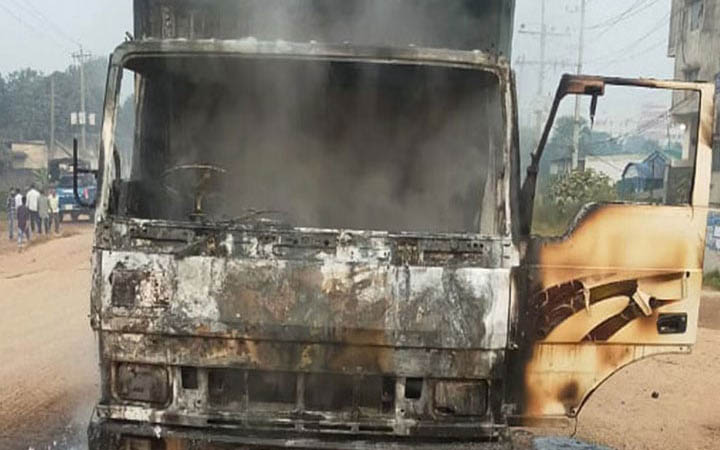 গাজীপুরে কাভার্ডভ্যানে আগুন