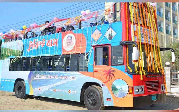 কক্সবাজার মেরিন ড্রাইভে ছাদখোলা বাস চালু