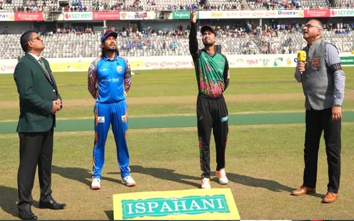 নিয়মরক্ষার ম্যাচে টস হেরে ব্যাটিংয়ে খুলনা