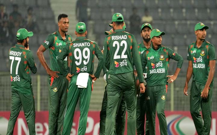 টস জিতে বোলিংয়ে বাংলাদেশ